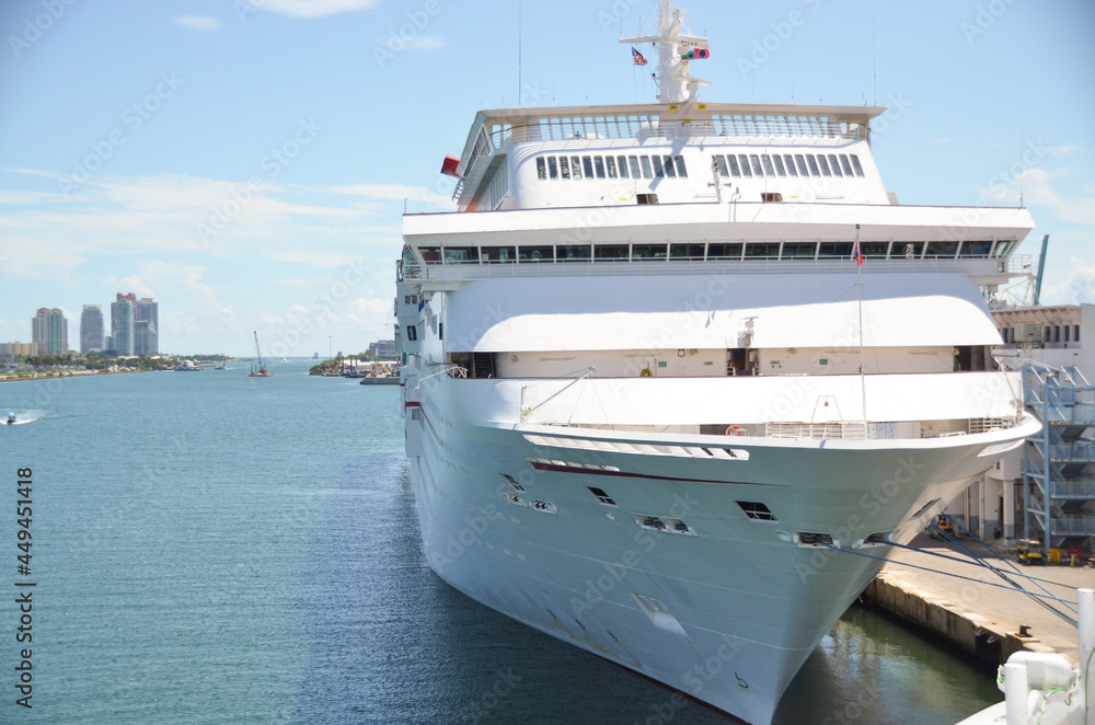 Plain cruise ship in port 