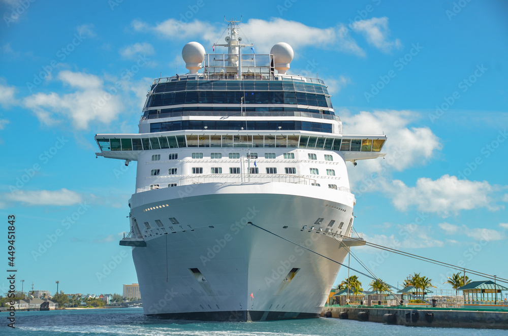 Naklejka premium Cruise Ship in port on sunny summer day