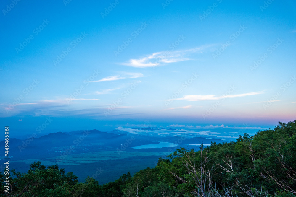 山梨県、静岡県にある富士山を登山する風景 A view of climbing Mt. Fuji in Yamanashi and Shizuoka Prefectures.