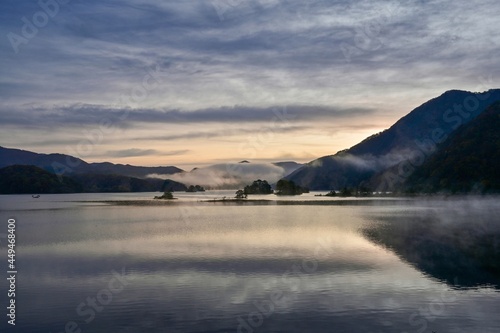 夜明け前の幻想的な秋元湖の情景＠福島