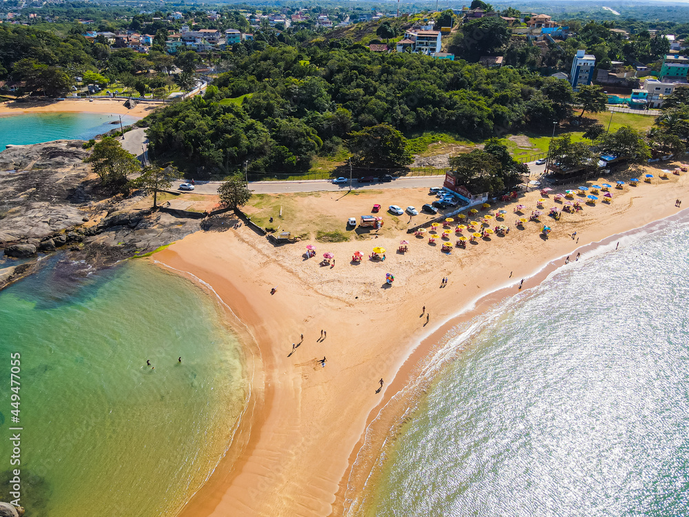 Visão aérea da praia de Setiba, na reginão norte de guarapari, mostando ...
