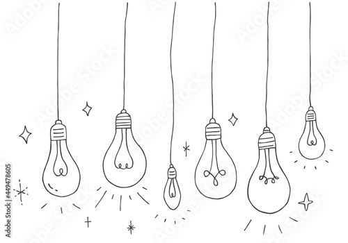 ぶら下がっている電球の手描きイラストセット（モノクロ）
