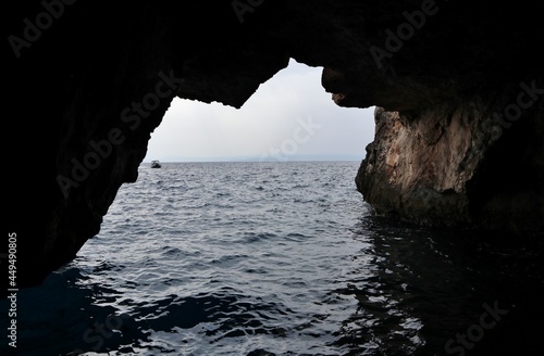 Isole Tremiti - Uscita della Grotta delle Viole