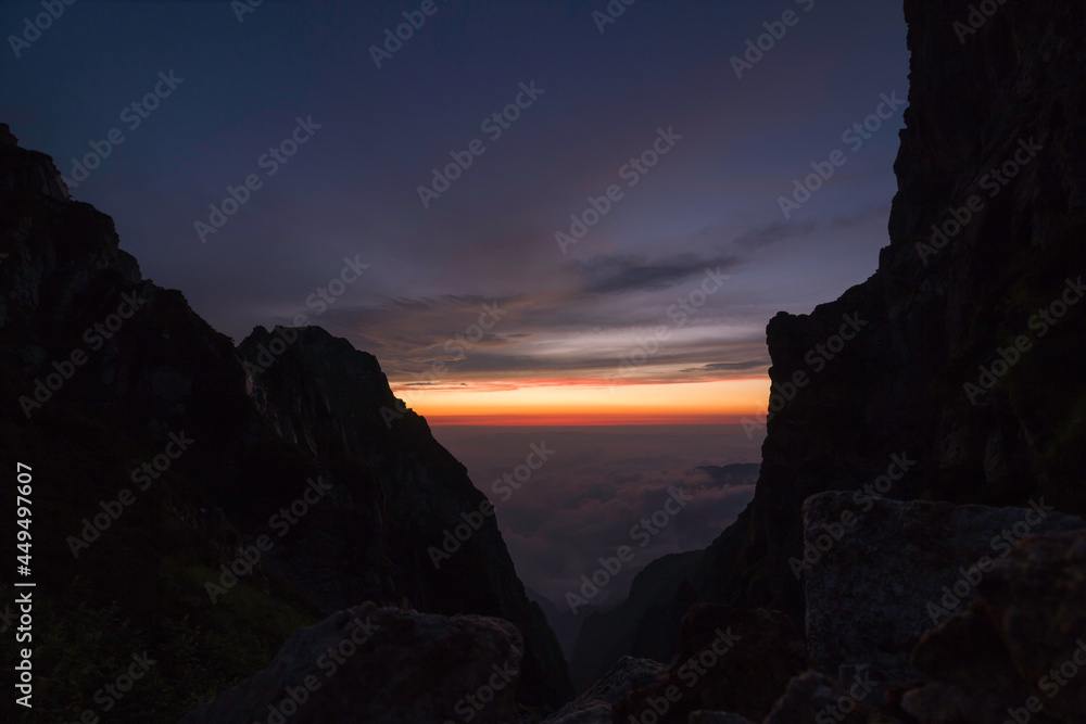 剱岳北方稜線の三ノ窓から見る夕日