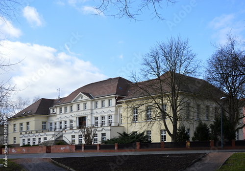 Fototapeta Naklejka Na Ścianę i Meble -  Historisches Bauwerk in der Altstadt von Bitterfeld, Sachsen - Anhalt