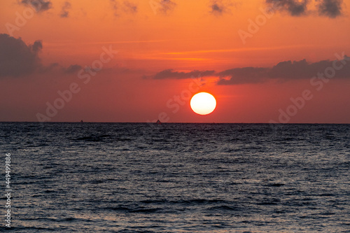 Fototapeta Naklejka Na Ścianę i Meble -  Ocean sunrise at amazing island Bali.