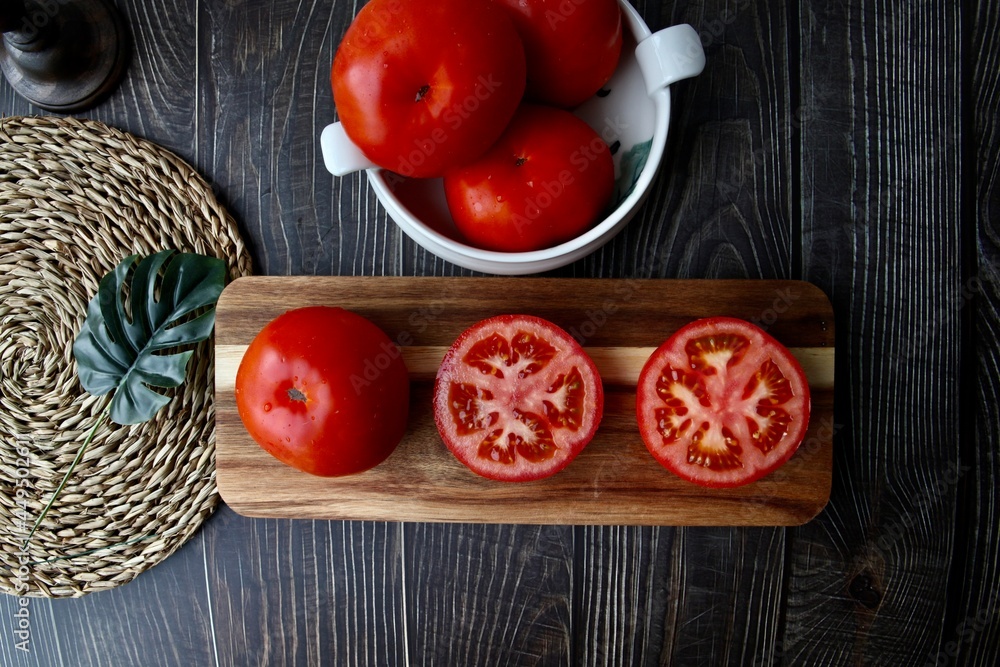 Fresh, healthy, and delicious tomatoes on modern background
모던한 배경을 바탕으로 있는 맛있고, 신선하고, 건강한 토마토 Fresh, healthy, and delicious tomatoes on modern background
모던한 배경을 바탕으로 있는 맛있고, 신선하고, 건강한 토마토