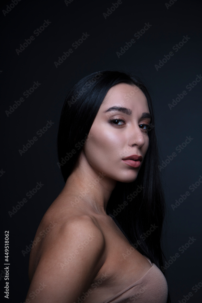 Elegant attractive woman with pergect skin and natural make up against. Banner with copy space.
Elegant attractive woman with pergect skin and natural make up against. Banner with copy space.