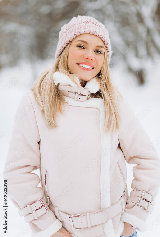 Close Up cozy winter portrait blonde in winter time . Warm winter clothes,  expressing positivity, true emotions, christmas mood Stock Photo