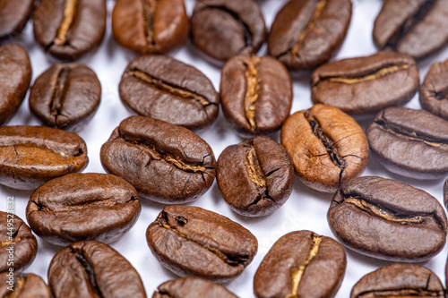 Coffee beans with uniform color