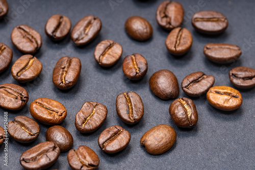 Coffee beans with uniform color