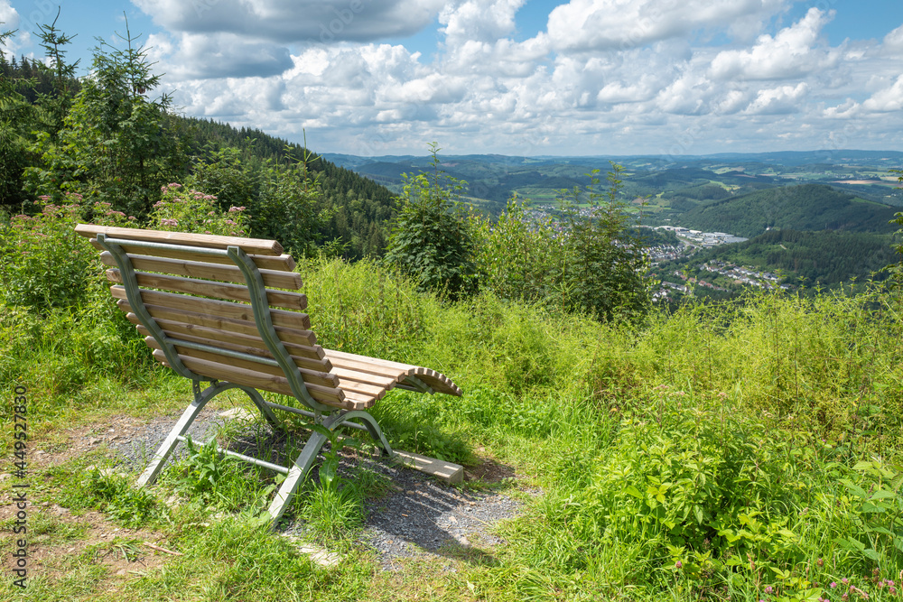 Ruhebank oberhalb von Halberbracht Ruhebank oberhalb von Halberbracht