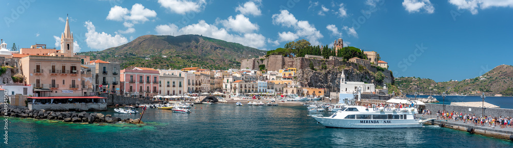 Hafen von Lipari