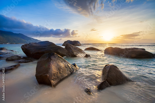 Coucher de soleil aux Seychelles.