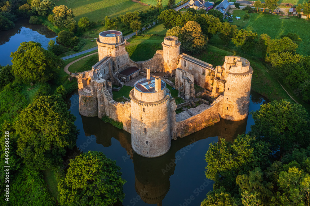 Hunaudaye castle in Brittany, France - obrazy, fototapety, plakaty 