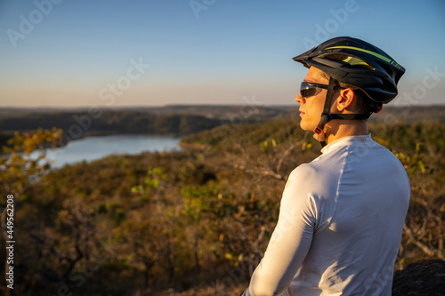 cyclist looking at nature © Breno