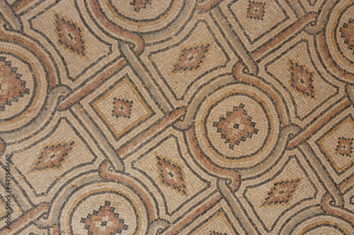 Combination of geometric shapes in a mosaic
