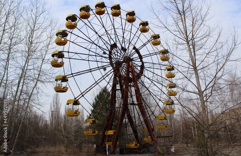 The Ferris wheel is in the priply. The Ferris wheel is in the priply.