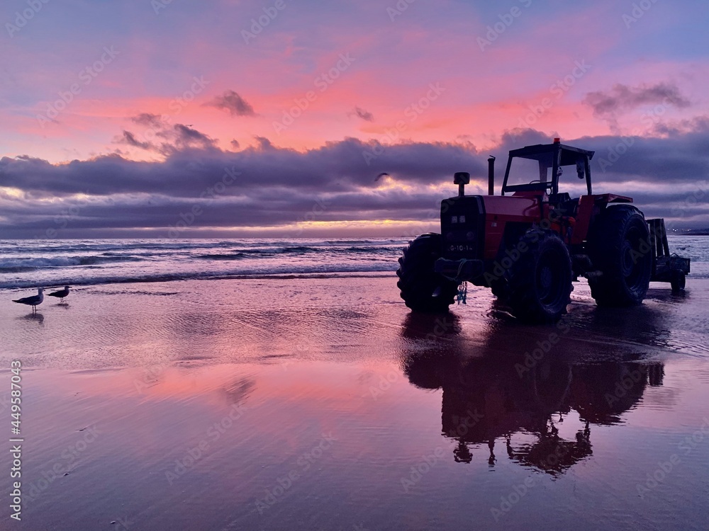 Fototapeta premium tractor on the beach