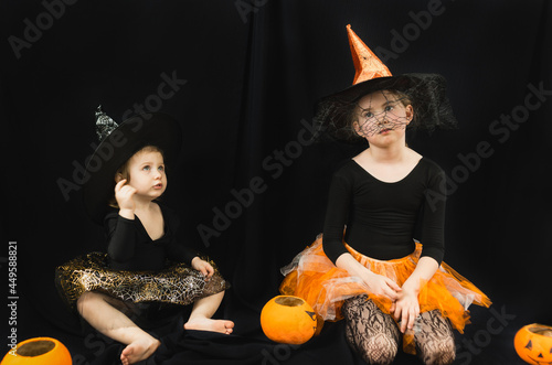 Foto Two sisters in witch costumes