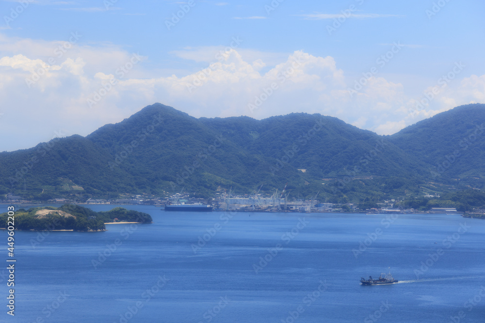 真夏の瀬戸内海の風景 広島県三原市筆影山・竜王山 真夏の瀬戸内海の風景 広島県三原市筆影山・竜王山