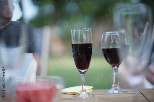 Rotwein Weingläser / Picknick