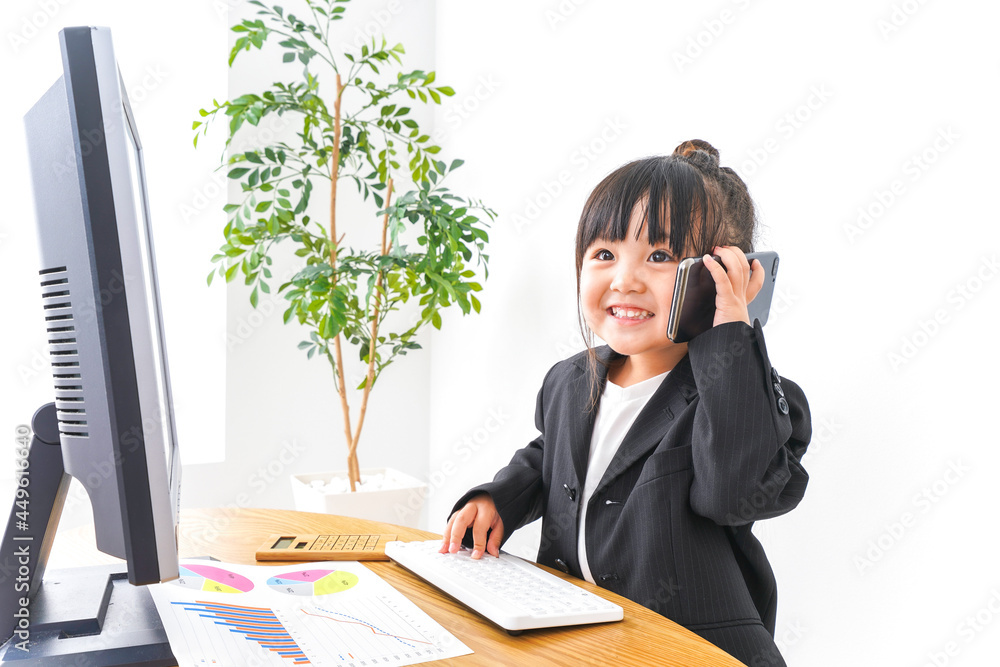 仕事をするビジネスウーマン