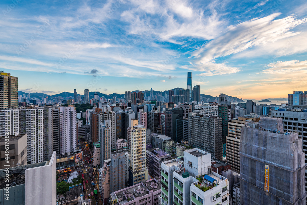 Obraz premium Central area of Hong Kong cityscape at dusk.