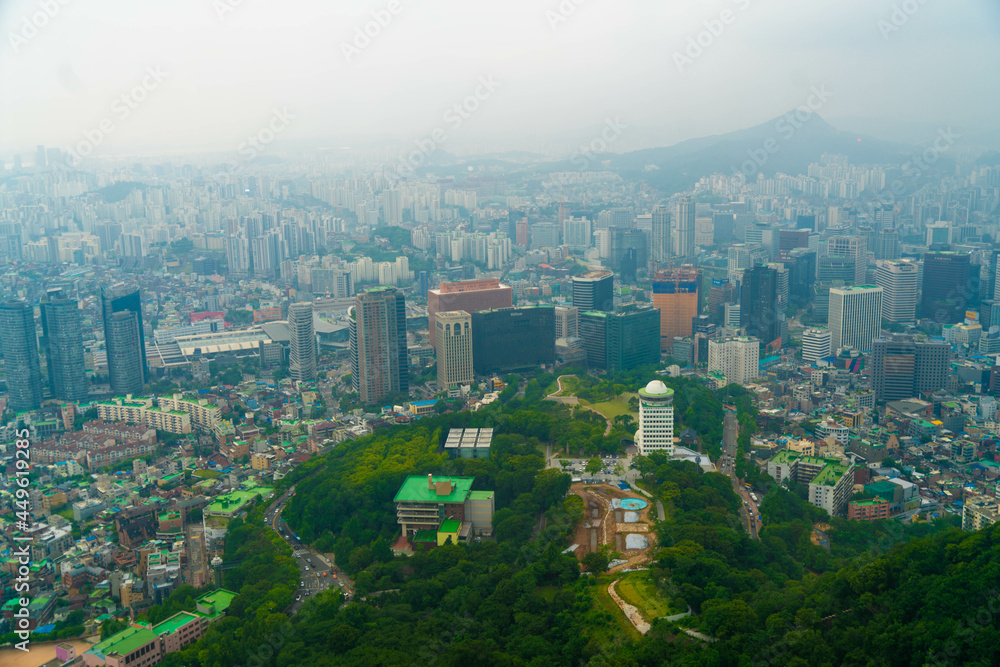 Obraz premium 韓国のソウルの観光名所を旅行している風景 A scene from a trip to a tourist attraction in Seoul, South Korea.