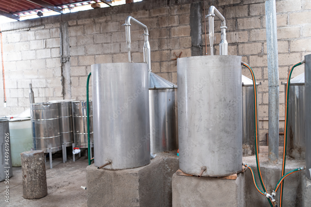 Alambiques de acero para la destilación del tequila. Alambiques de acero para la destilación del tequila.