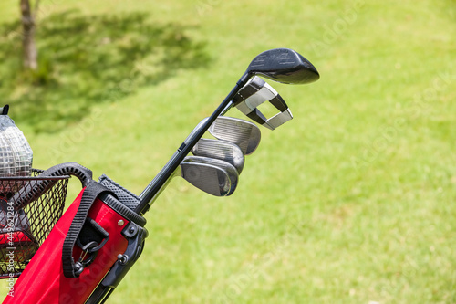 Wallpaper Mural 新緑のゴルフ場とゴルフクラブ Torontodigital.ca