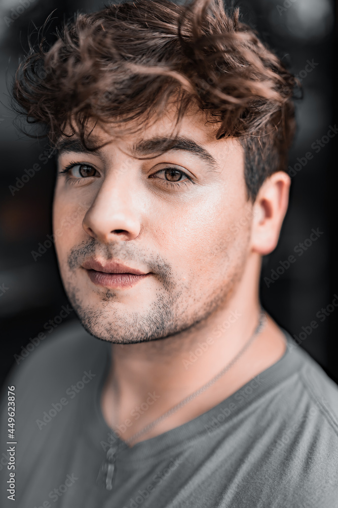 Obraz premium Handsome guy posing in the street