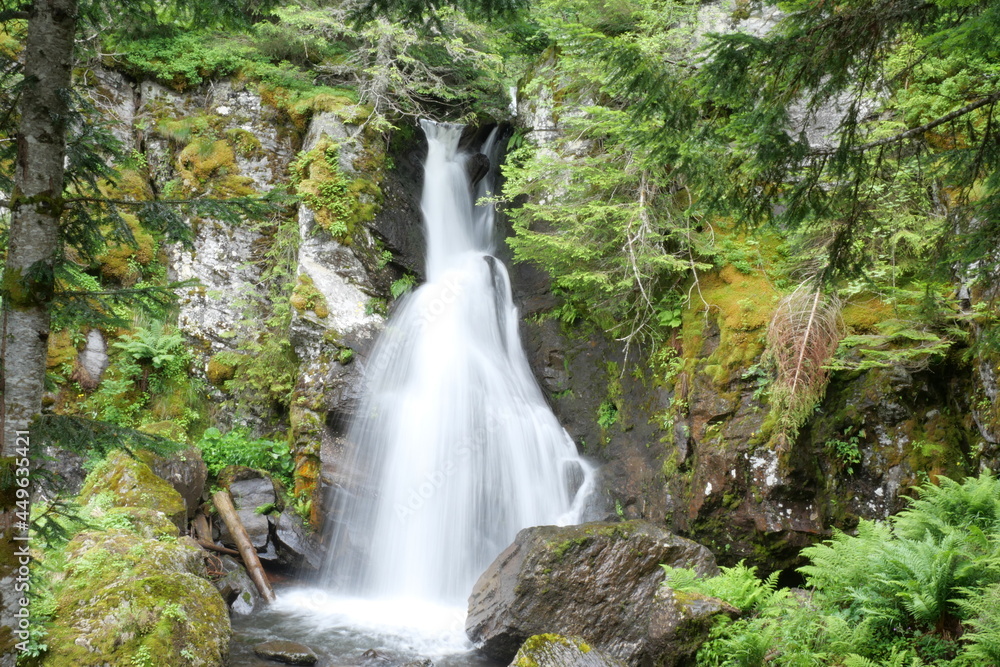 Fototapeta premium Cascade du Lagnon, col de Prat de Bouc, Cantal, Auvergne