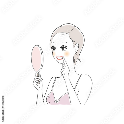 鏡で歯をチェックする女性