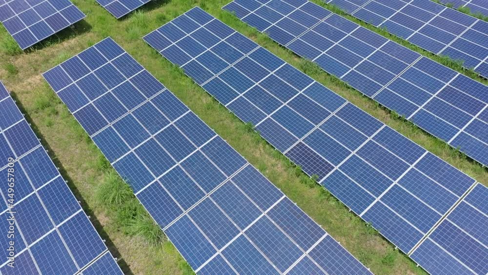 太陽光発電・太陽光パネル・ソーラーパネル・再生可能エネルギー・電気・メガソーラー・ドローン・空撮