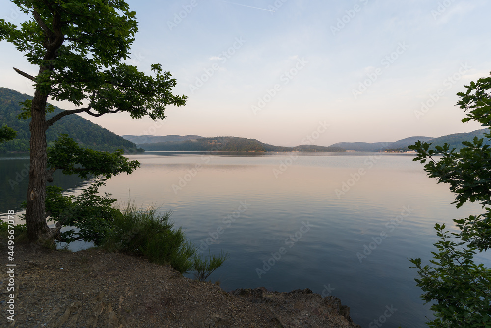 Der Edersee bei Waldeck, Edersee-Kellerwald National Park, Waldeck, Hessen, Deutschland Der Edersee bei Waldeck, Edersee-Kellerwald National Park, Waldeck, Hessen, Deutschland
