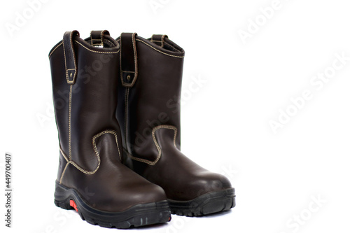 High boots that are cool for daily activities and protect the feet. Workers also wear these shoes as foot protection while working to protect their feet from work accident, and touring shoes