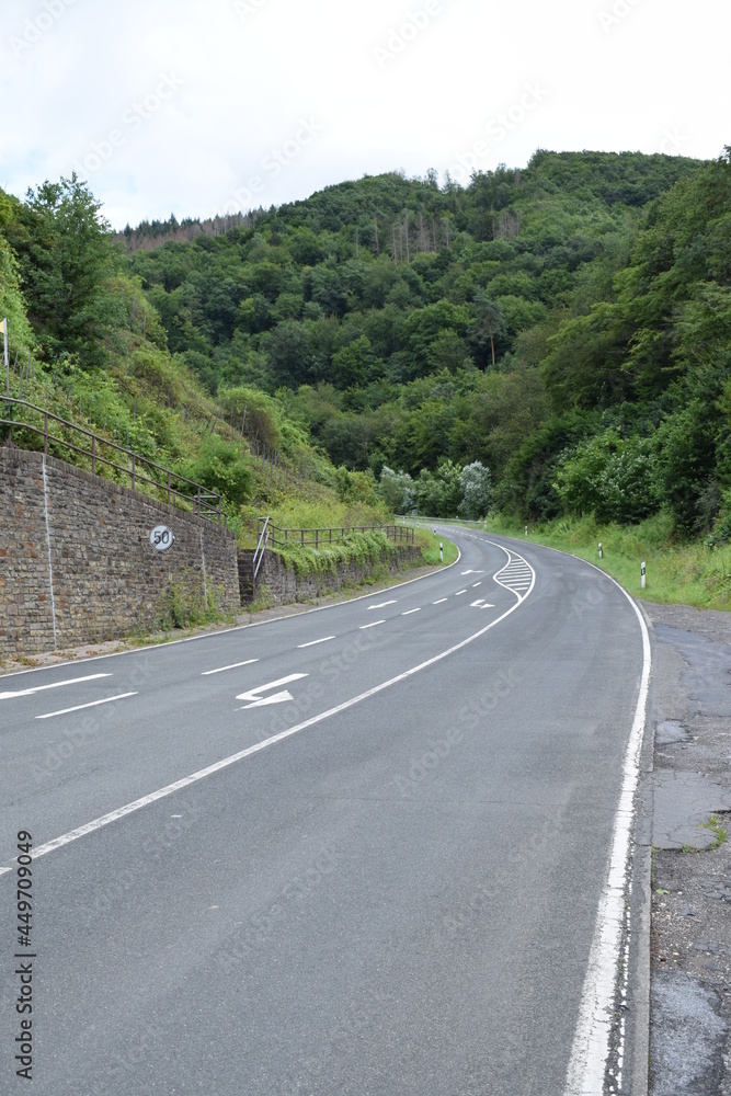 Moselquerstraße über die Brücke bei Bruttig auf Valwiger Berg Moselquerstraße über die Brücke bei Bruttig auf Valwiger Berg