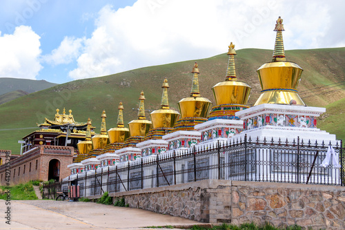 Qinghai Tibetan Buddhist monastery photo