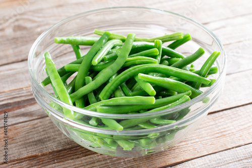 Green beans in glass bowl on a table