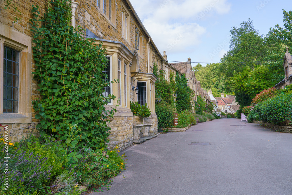 beautiful 16th / 17th century property in the scenic Wiltshire UK Cotswold village of Castle Combe