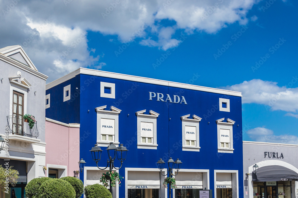 Immuniteit uitbreiden andere Agira, Italy - May 6, 2019: Prada shop in Sicilia Outlet Village shopping  center near Agira town Stock Photo | Adobe Stock
