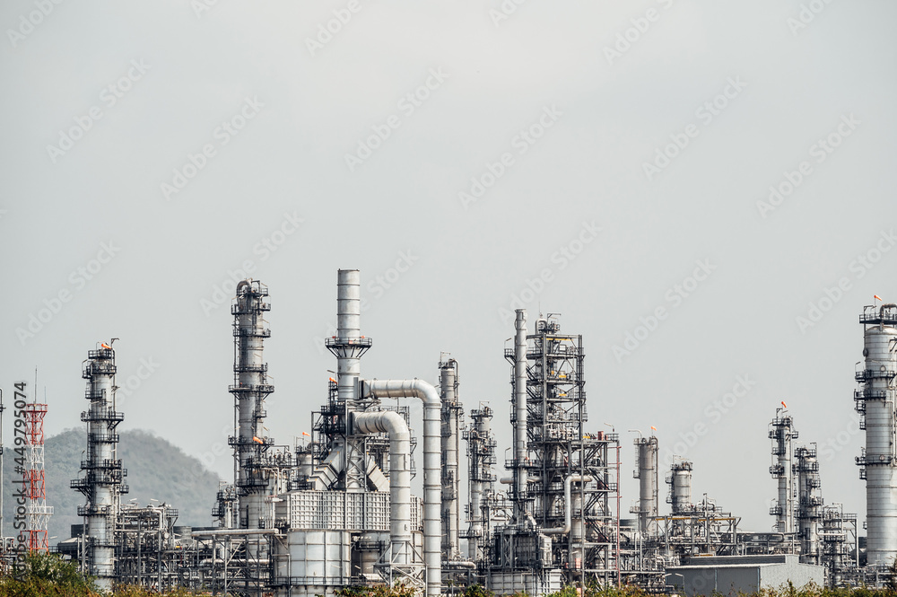 Obraz premium Industrial zone,The equipment of oil refining,Close-up of industrial pipelines of an oil-refinery plant,Detail of oil pipeline with valves in large oil refinery.