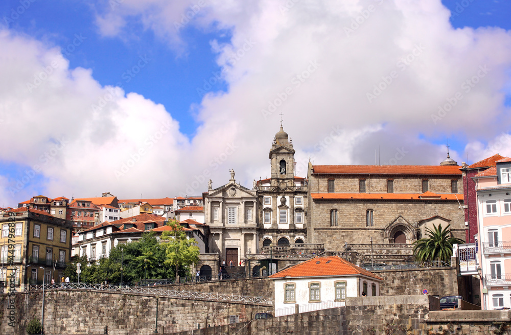 Fototapeta premium Medieval houses and Christian chapel in old part of Ribeira, Porto, Portugal