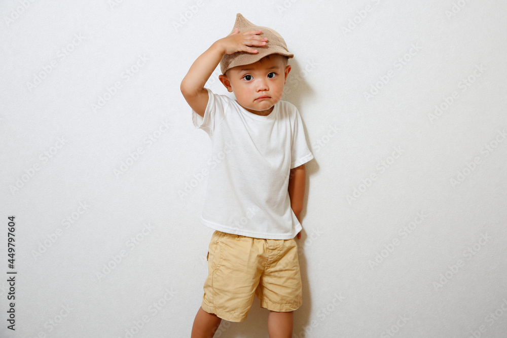 可愛い日本人の白いtシャツの男の子 イケメンな2歳児です Stock 写真 Adobe Stock 可愛い日本人の白いtシャツの男の子 イケメンな2歳児です Stock 写真 Adobe Stock