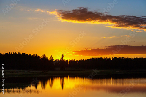 Lake on sunset © Galyna Andrushko