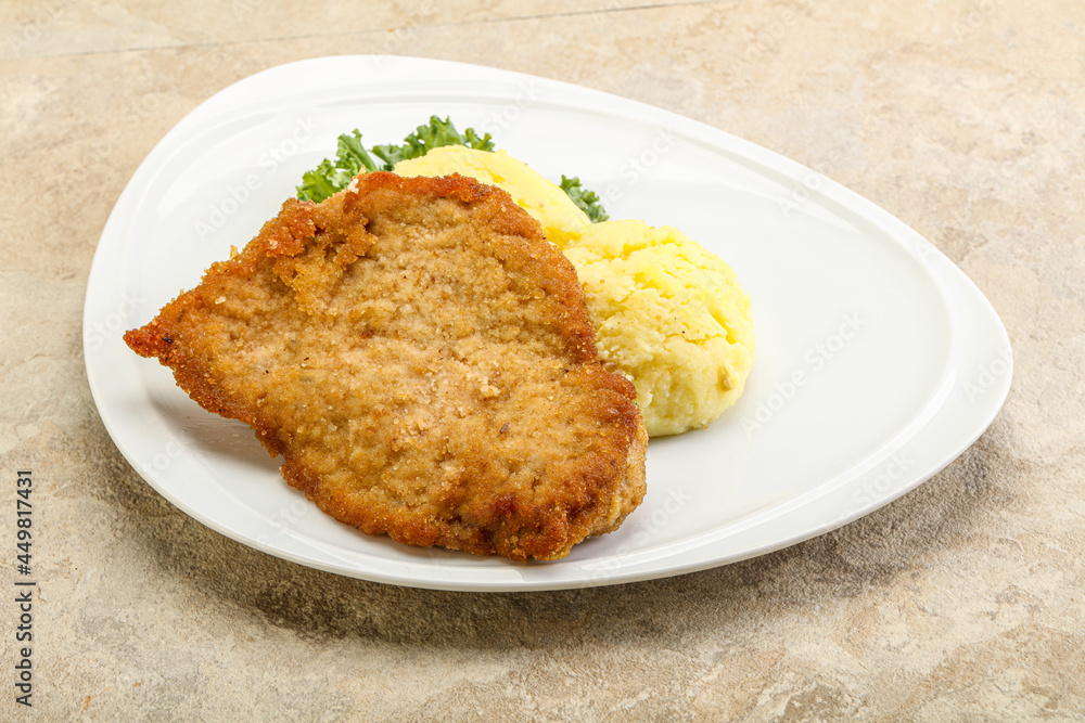 Crispy chicken schnitzel with mashed potato Crispy chicken schnitzel with mashed potato
