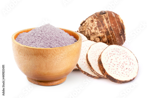фотографія Fresh taro root and dreid powder isolated on white background.