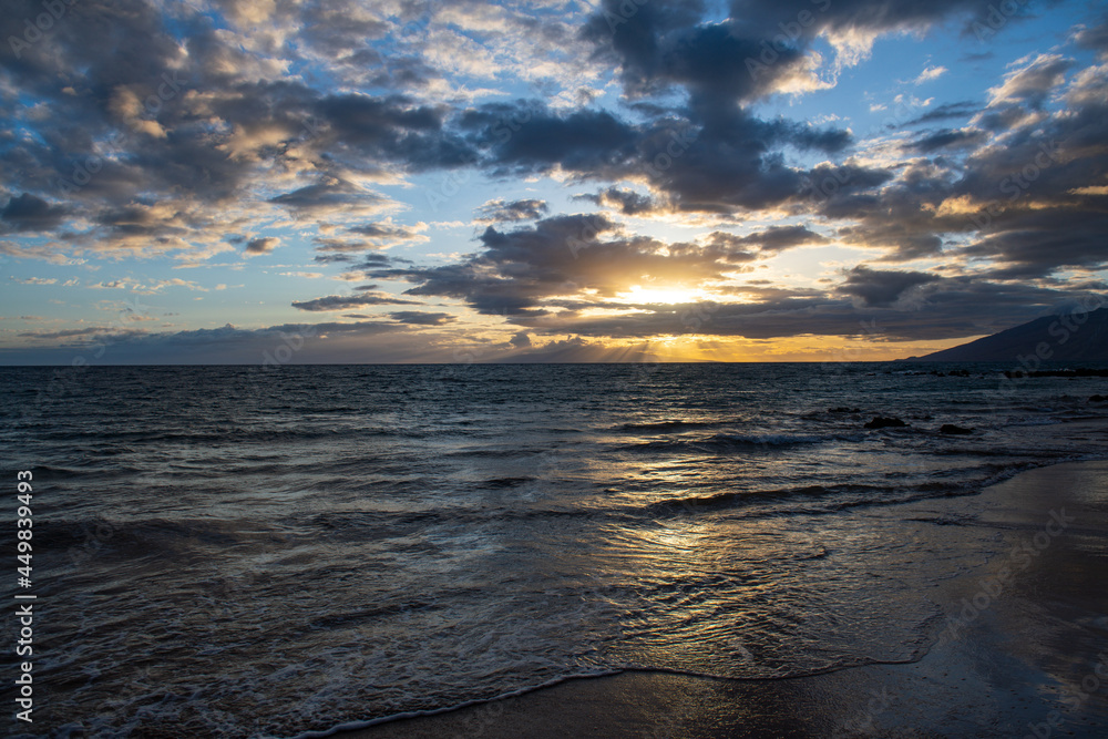 Obraz premium Idyllic scene beach in Thailand. Tropical blue sea and a sand beach background.