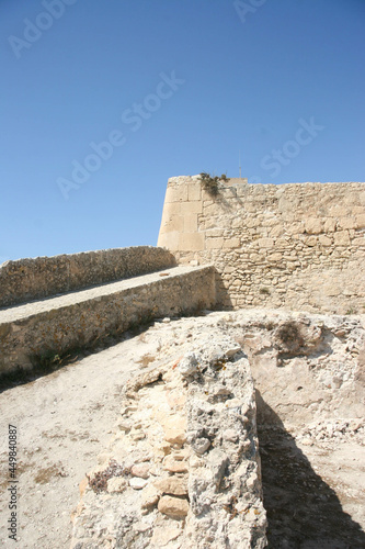 Vista exterior Castillo de Santa Bárbara (Castillo de Santa Bárbara, siglo IX) en la cima del Monte Benacanti con vistas a la Bahía de Alicante. Castillo de Santa Bárbara - monumento famoso. Alicante, photo